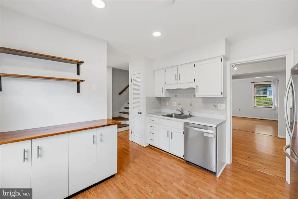 706 EDWARDS FERRY ROAD NE Leesburg, VA 20176