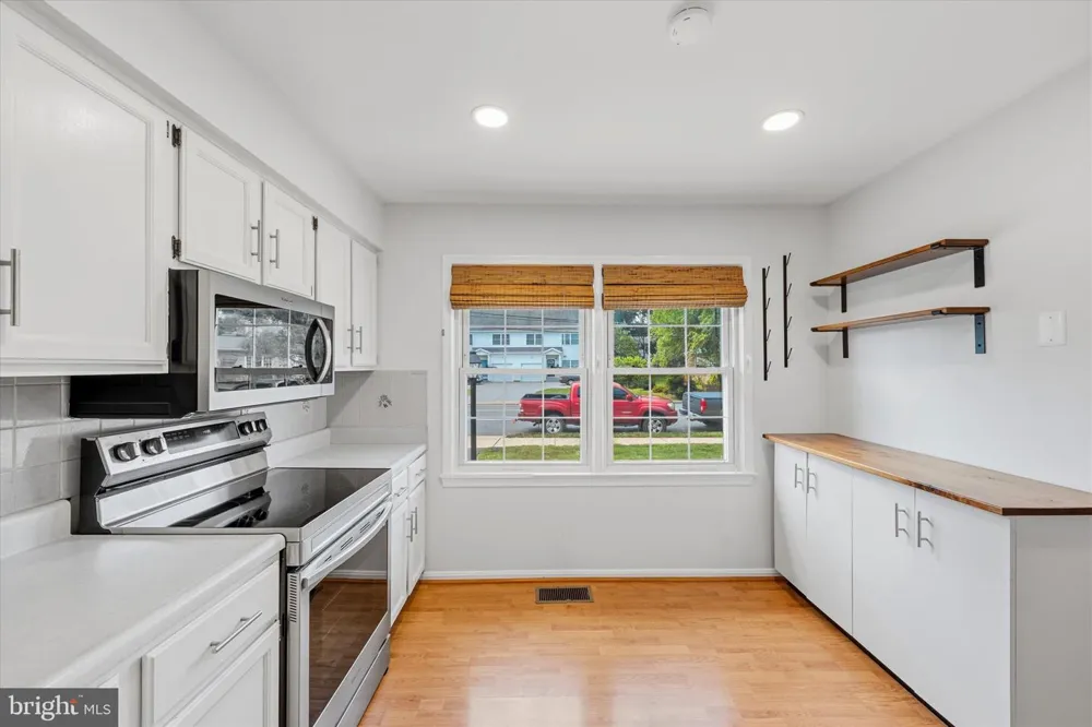 706 EDWARDS FERRY ROAD NE Leesburg, VA 20176
