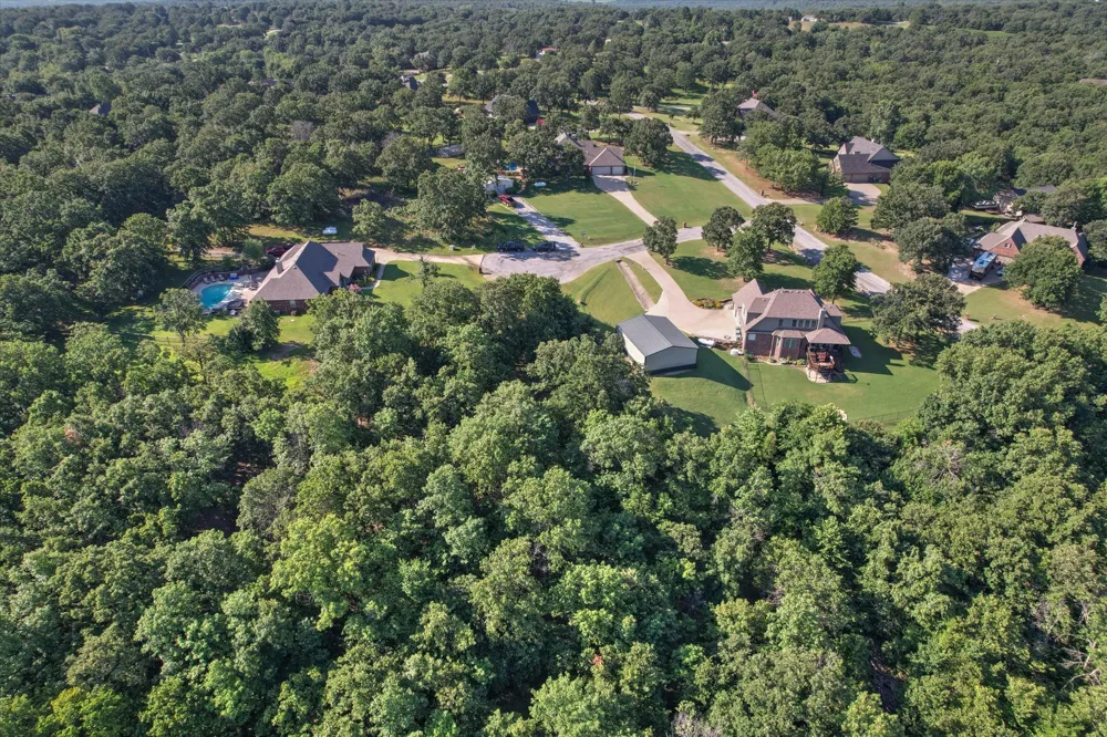 16 Cherokee Court Skiatook, OK 74070