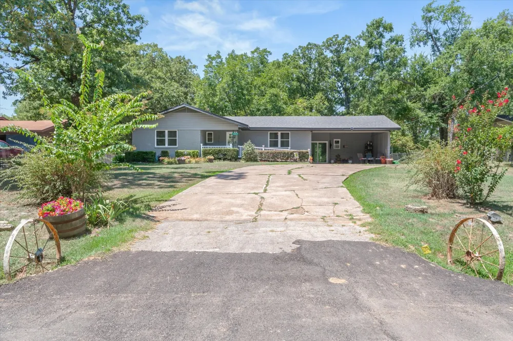 1207 Lakeside Drive Grand Saline, TX 75140