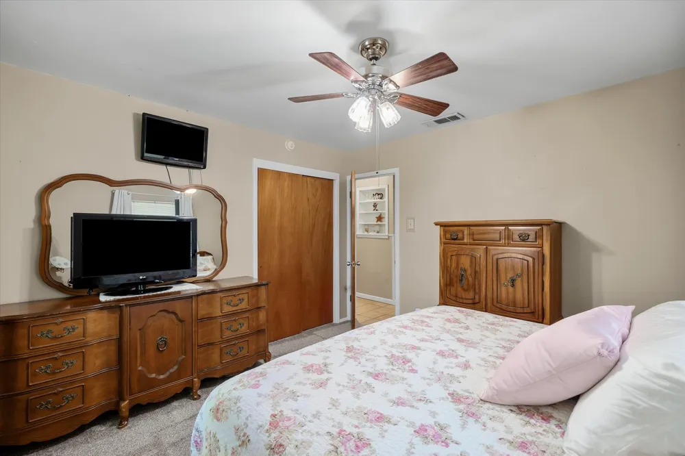 1207 Lakeside Drive Grand Saline, TX 75140