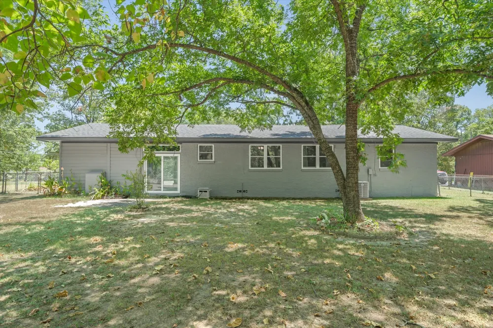 1207 Lakeside Drive Grand Saline, TX 75140