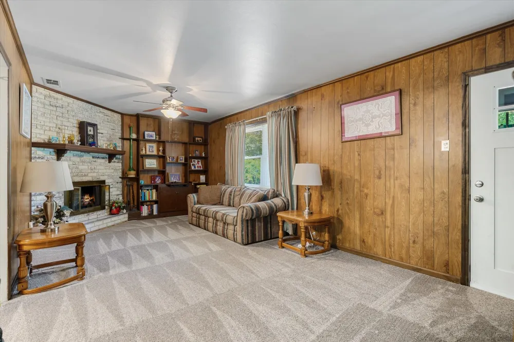 1207 Lakeside Drive Grand Saline, TX 75140
