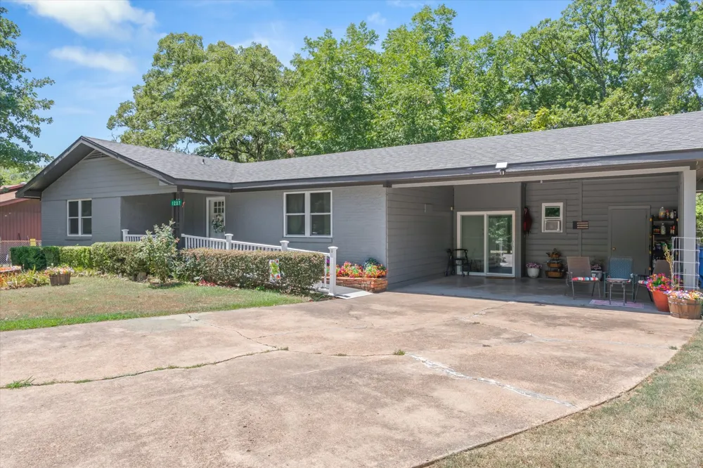 1207 Lakeside Drive Grand Saline, TX 75140