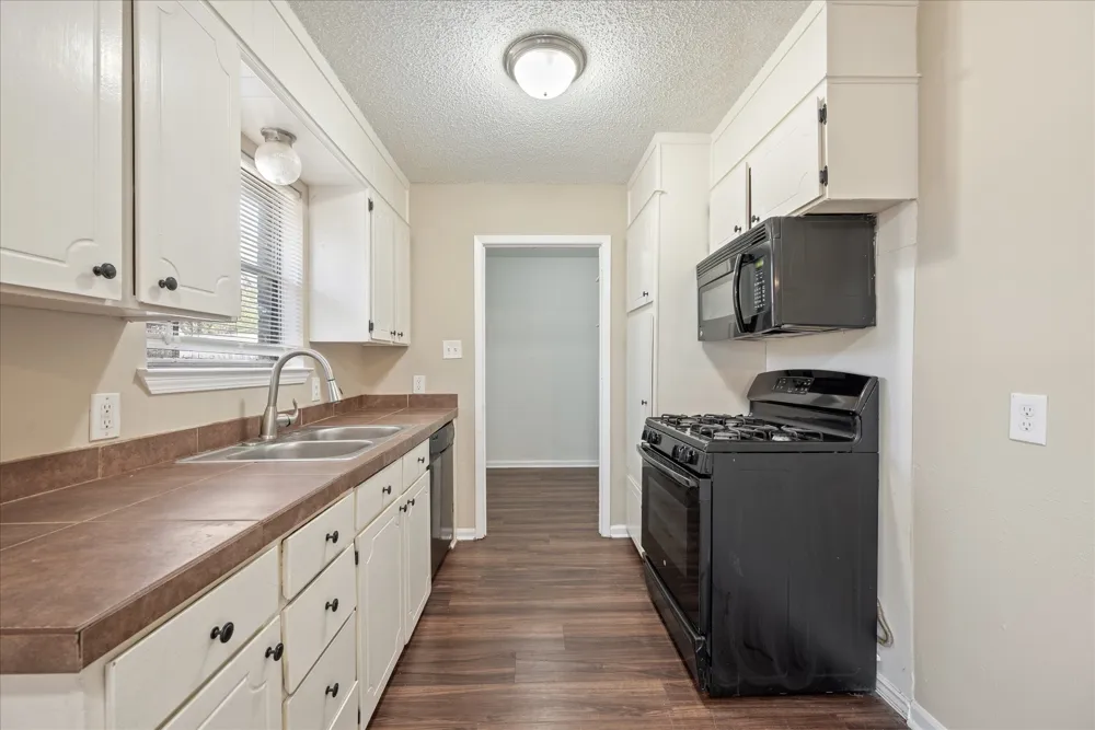 5945 Jackie Terrace Watauga, TX 76148