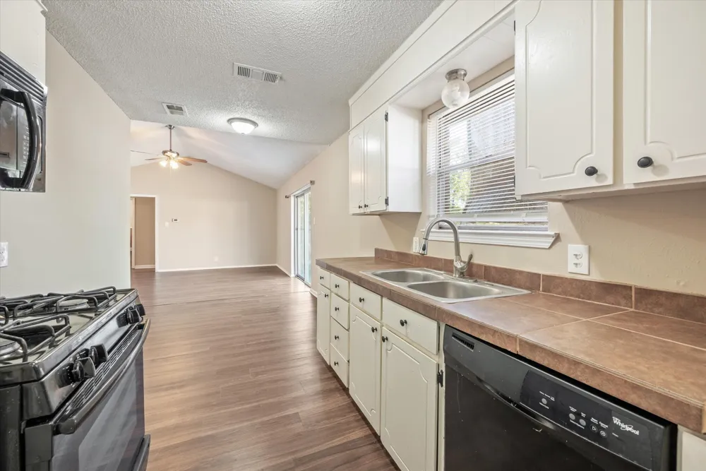 5945 Jackie Terrace Watauga, TX 76148