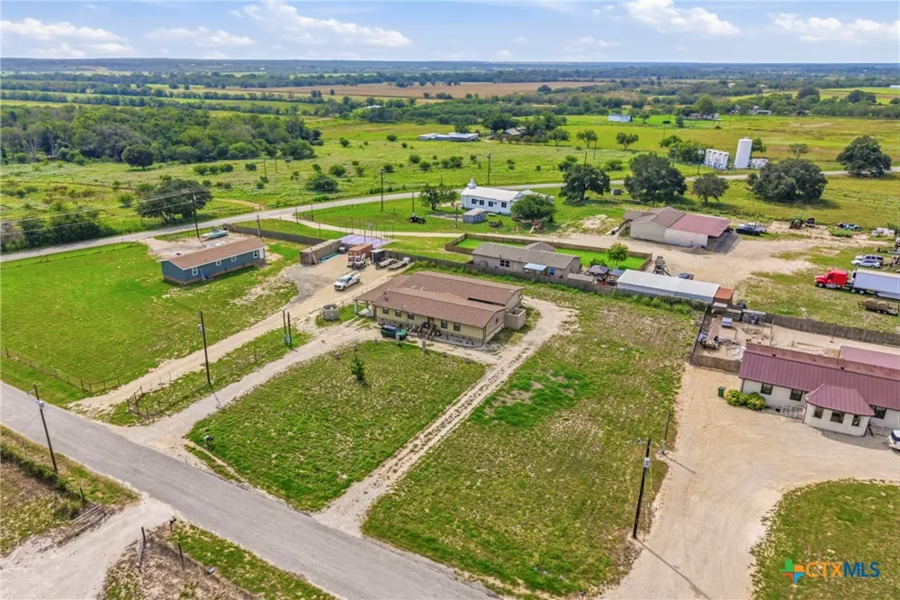 288 County Road 341 La Vernia, TX 78121