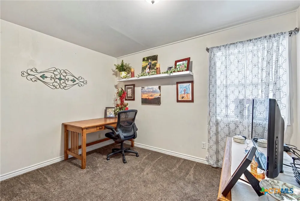 288 County Road 341 La Vernia, TX 78121