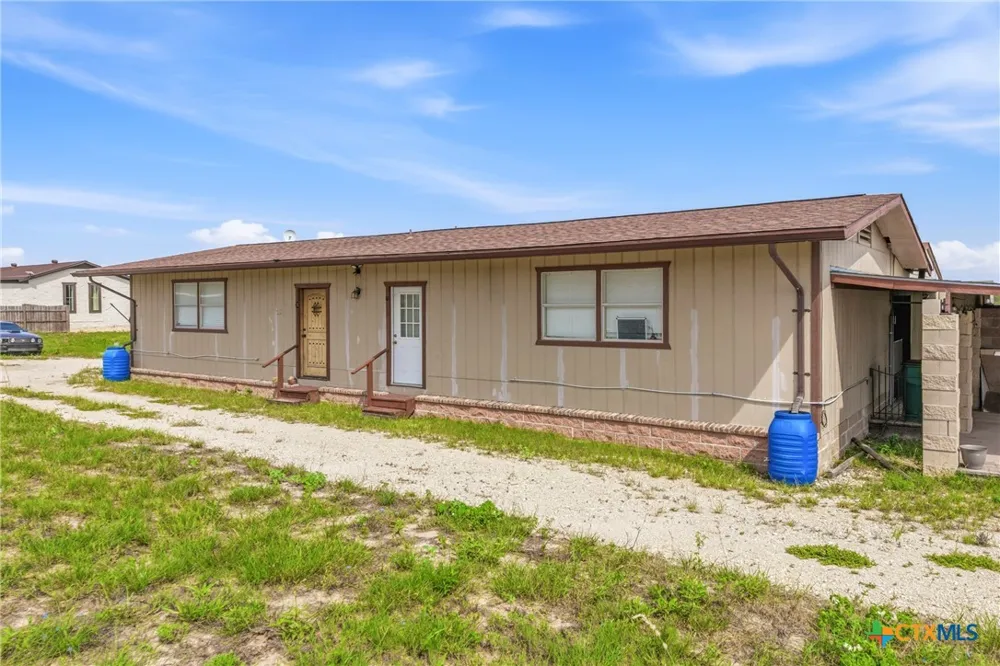 288 County Road 341 La Vernia, TX 78121