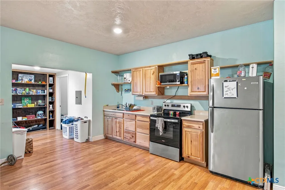 288 County Road 341 La Vernia, TX 78121