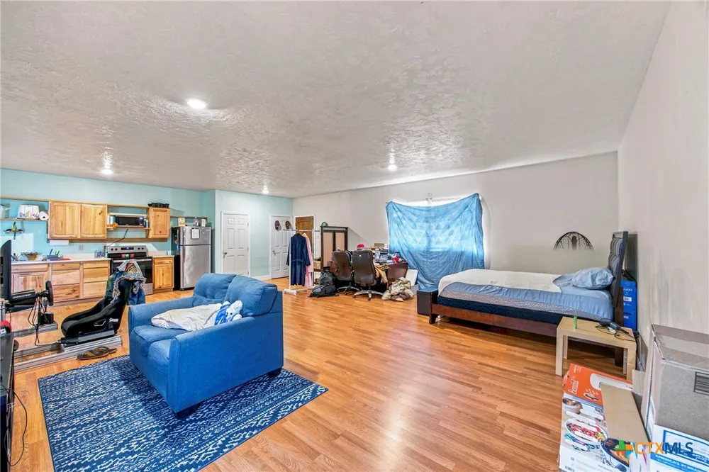 288 County Road 341 La Vernia, TX 78121