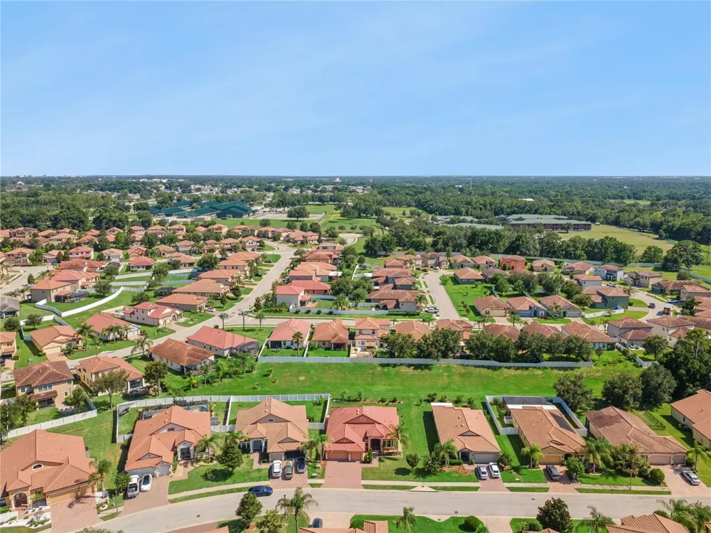 3943 SUNSET LAKE DRIVE Lakeland, FL 33810