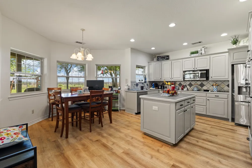 8648 County Road 1128 Godley, TX 76044