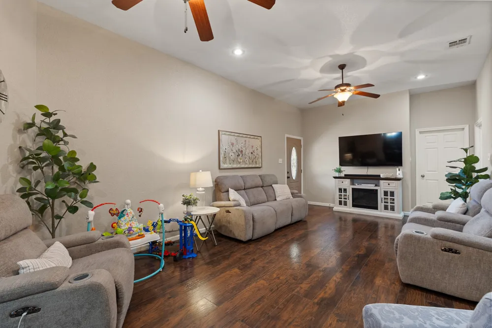 8648 County Road 1128 Godley, TX 76044