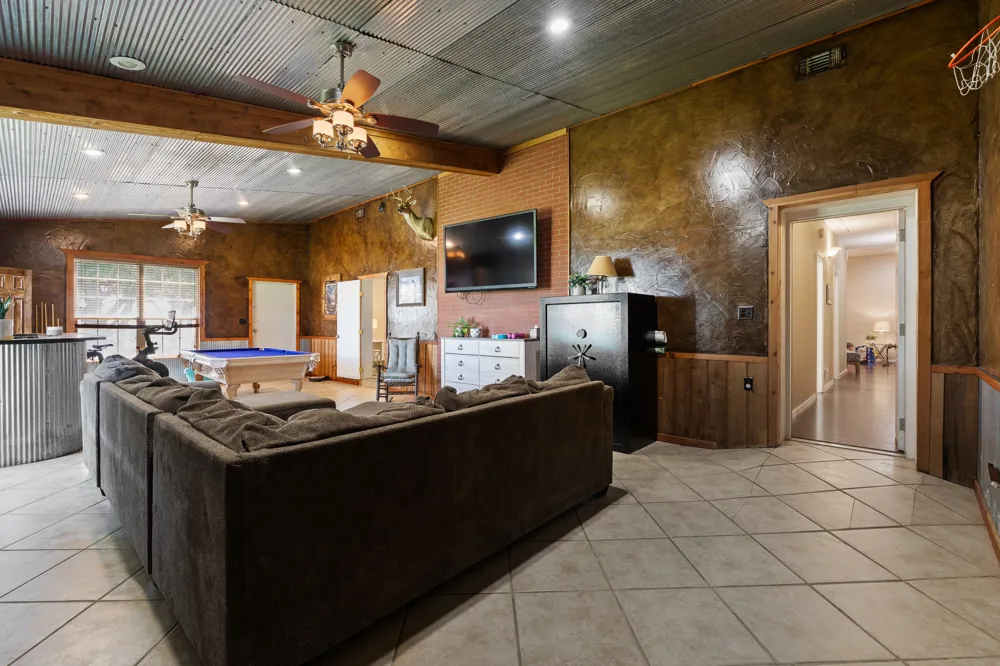 8648 County Road 1128 Godley, TX 76044