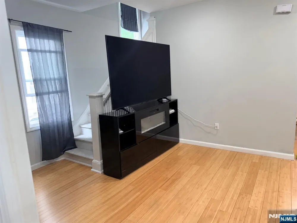 16 Wills Place Irvington, NJ 07111