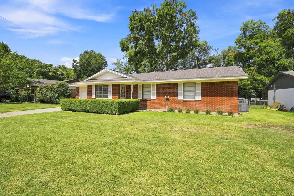 1420 Austin Drive Ennis, TX 75119