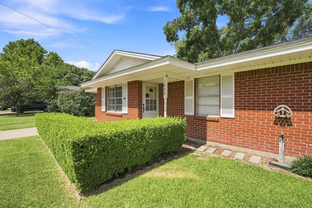 1420 Austin Drive Ennis, TX 75119