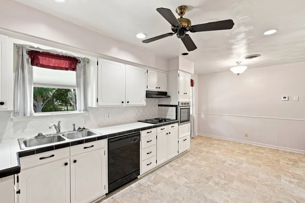 1420 Austin Drive Ennis, TX 75119