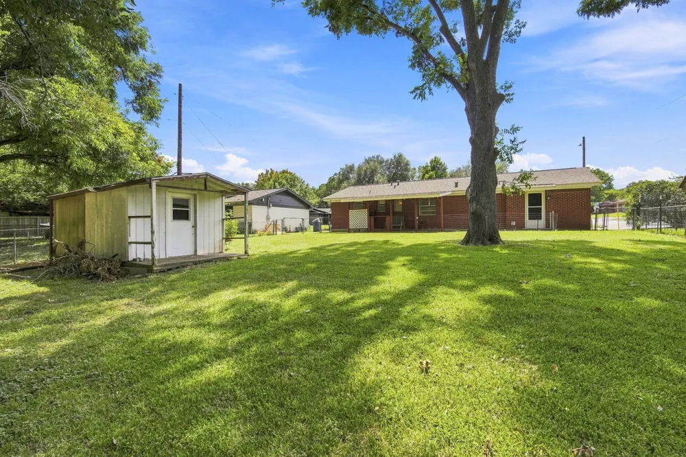 1420 Austin Drive Ennis, TX 75119