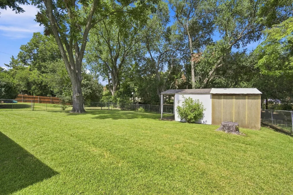 1420 Austin Drive Ennis, TX 75119