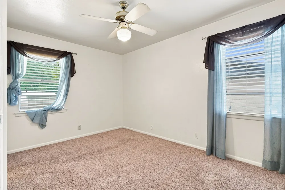 1420 Austin Drive Ennis, TX 75119