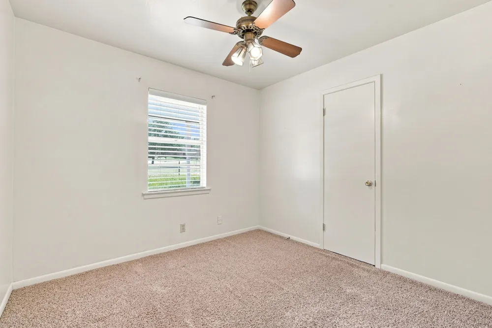 1420 Austin Drive Ennis, TX 75119