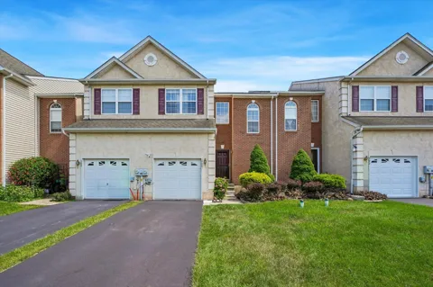 390 AUBURN COURT