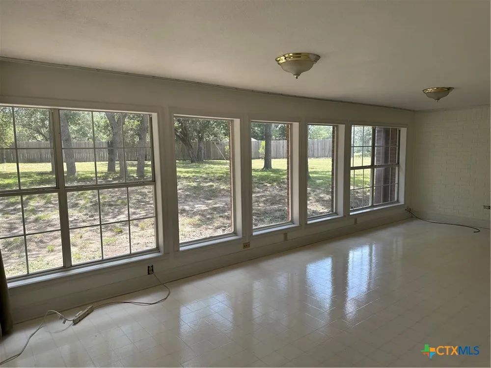 8221 Mountain Drive Salado, TX 76571