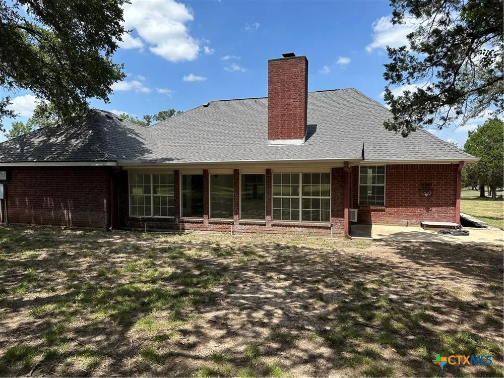 8221 Mountain Drive Salado, TX 76571