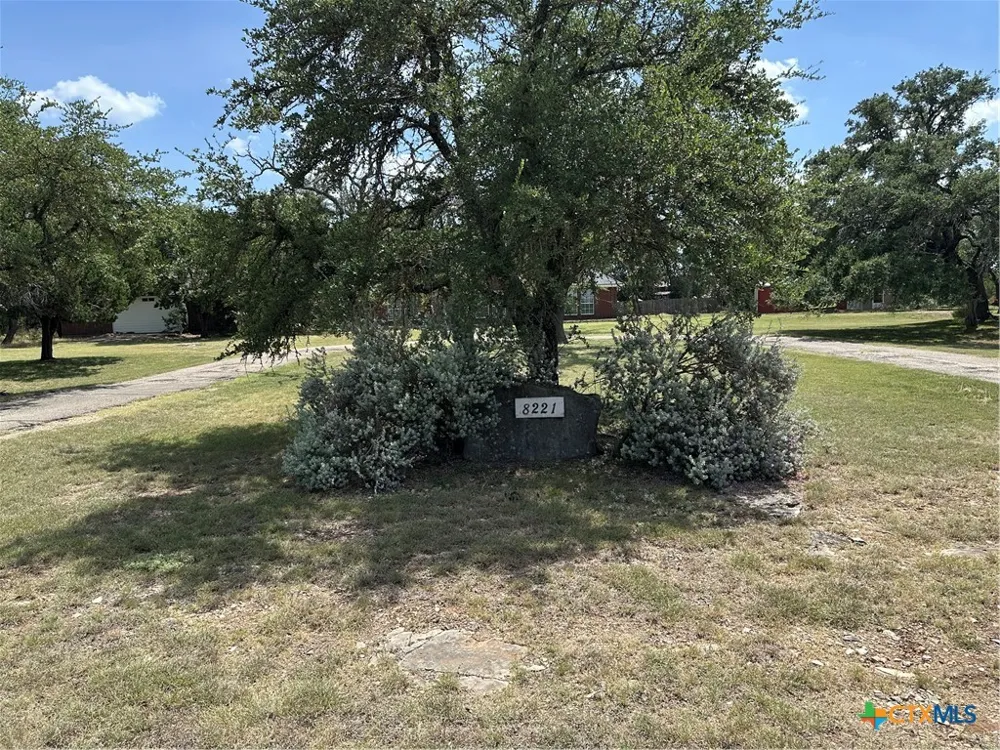 8221 Mountain Drive Salado, TX 76571
