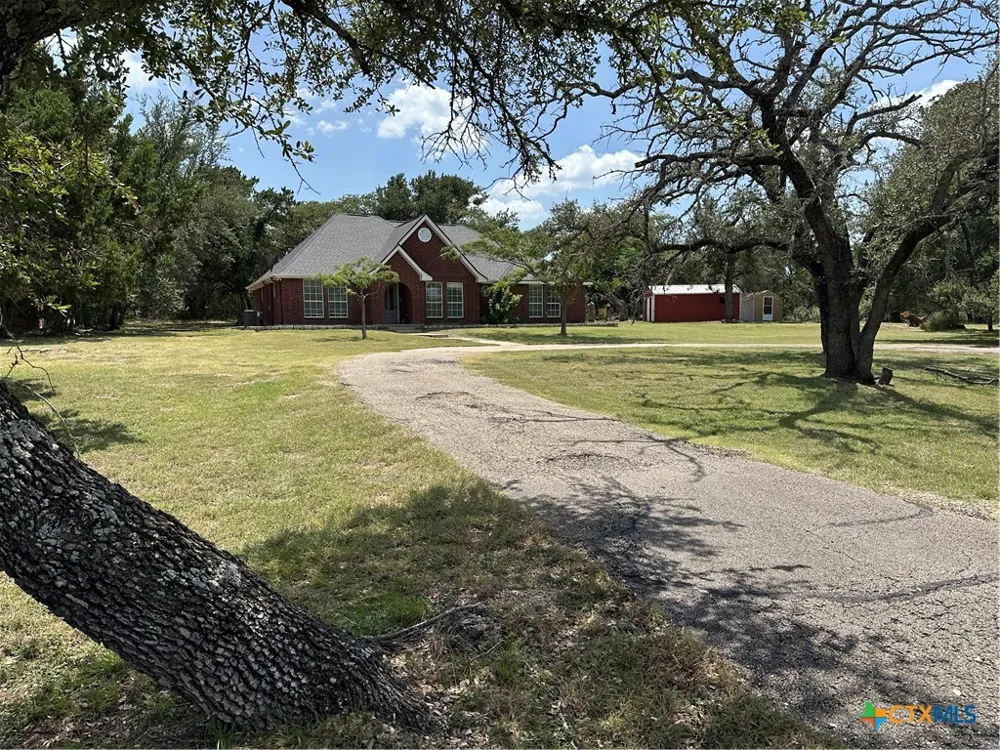 8221 Mountain Drive Salado, TX 76571