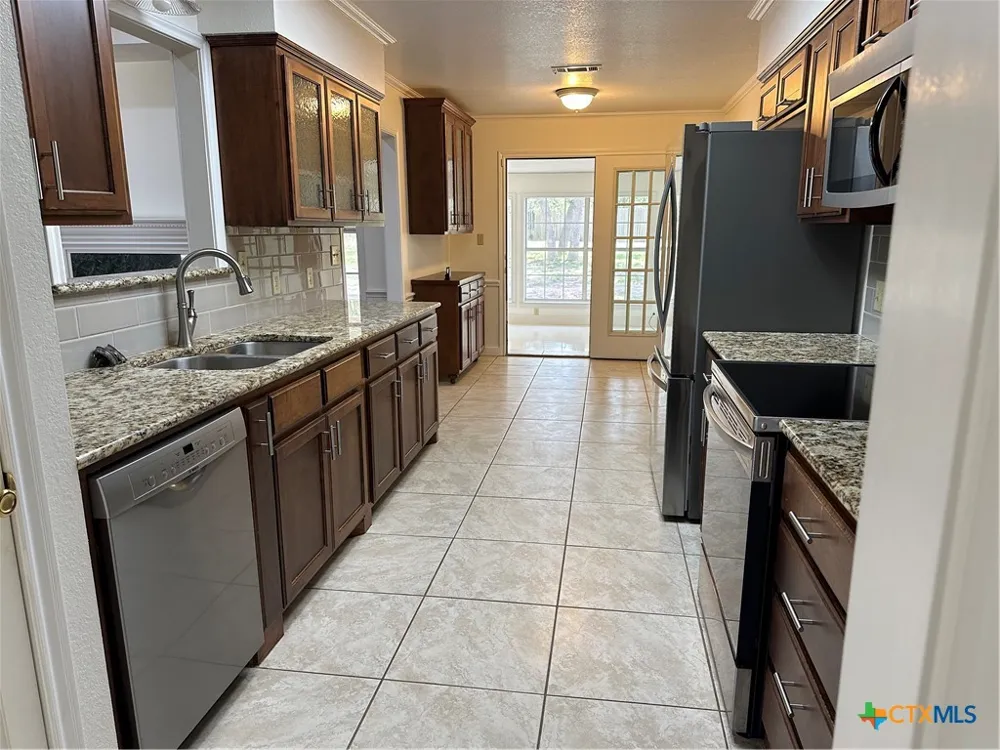 8221 Mountain Drive Salado, TX 76571