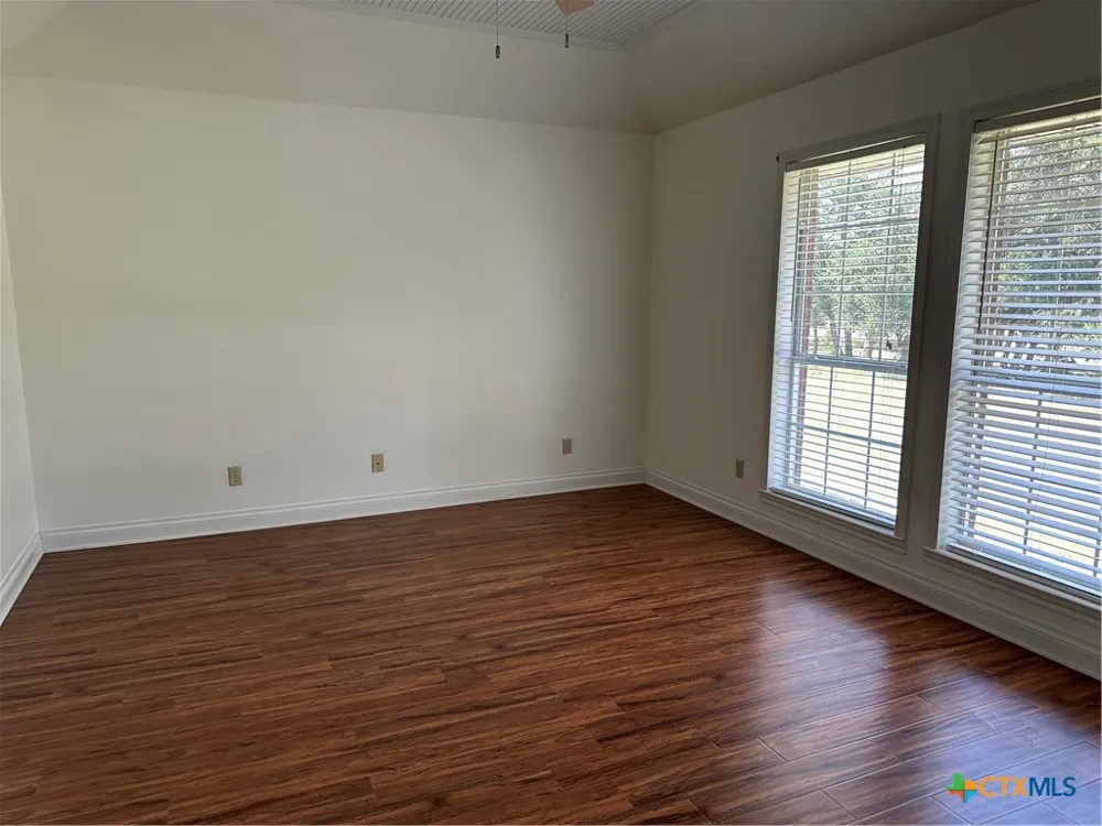 8221 Mountain Drive Salado, TX 76571