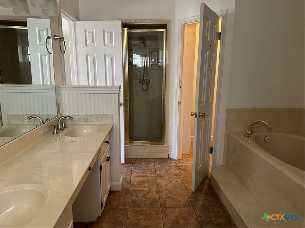 8221 Mountain Drive Salado, TX 76571
