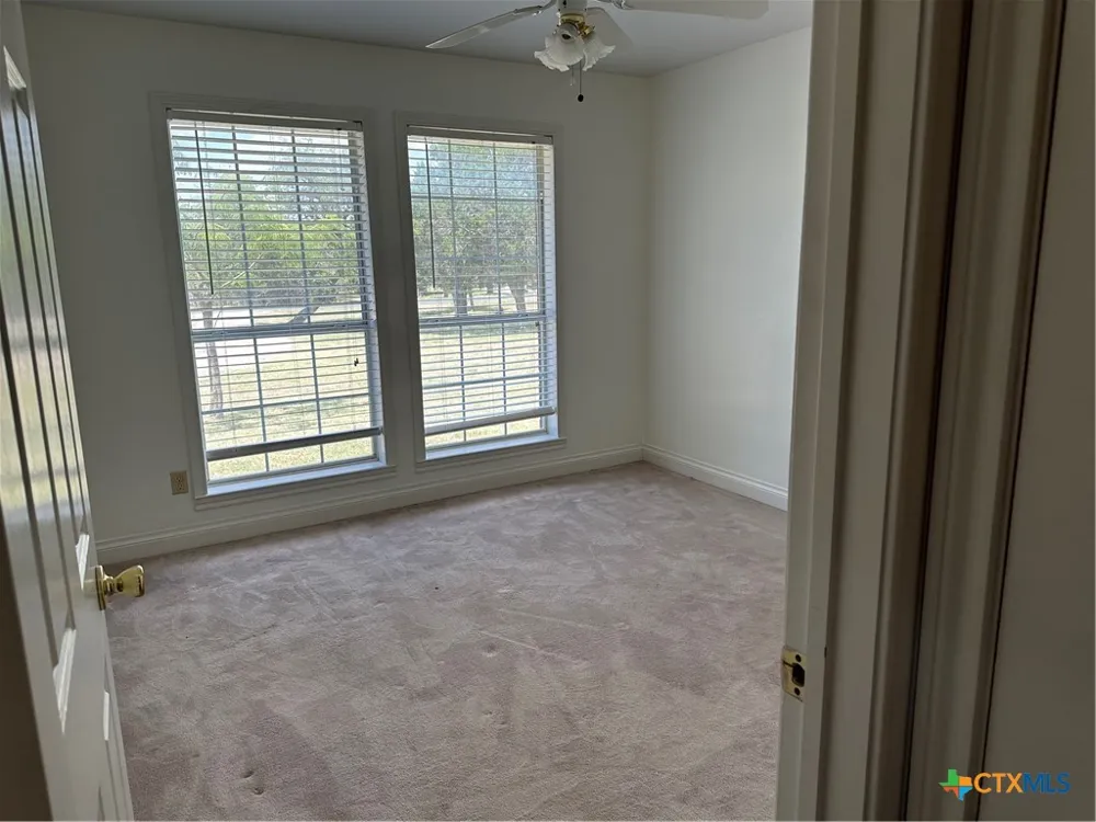 8221 Mountain Drive Salado, TX 76571