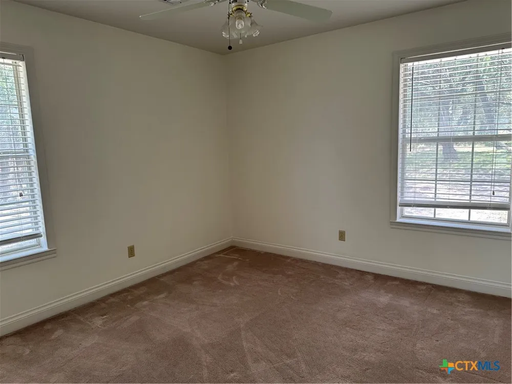 8221 Mountain Drive Salado, TX 76571