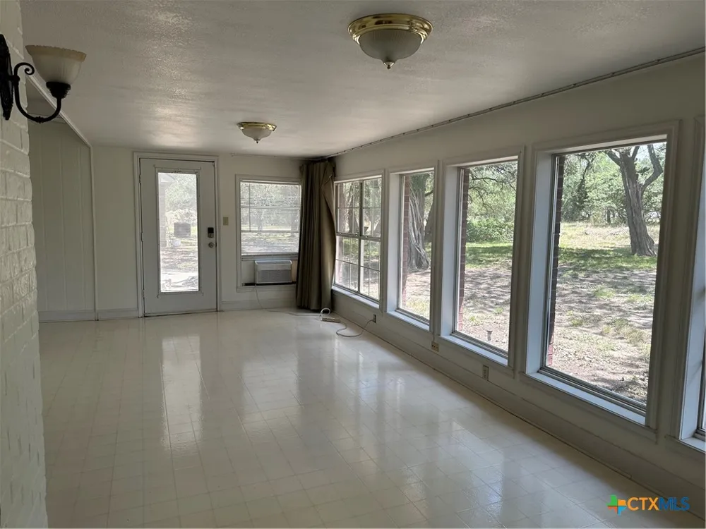 8221 Mountain Drive Salado, TX 76571