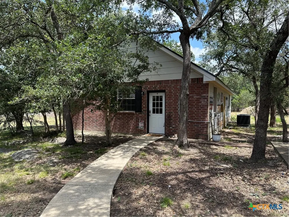 8221 Mountain Drive Salado, TX 76571