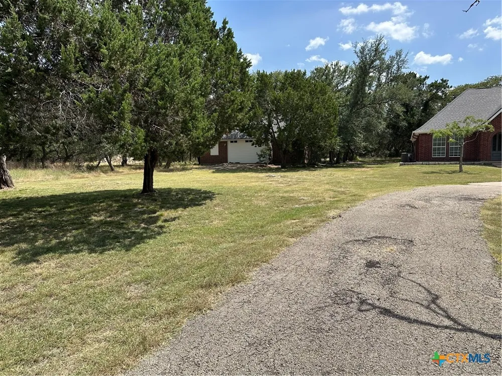 8221 Mountain Drive Salado, TX 76571