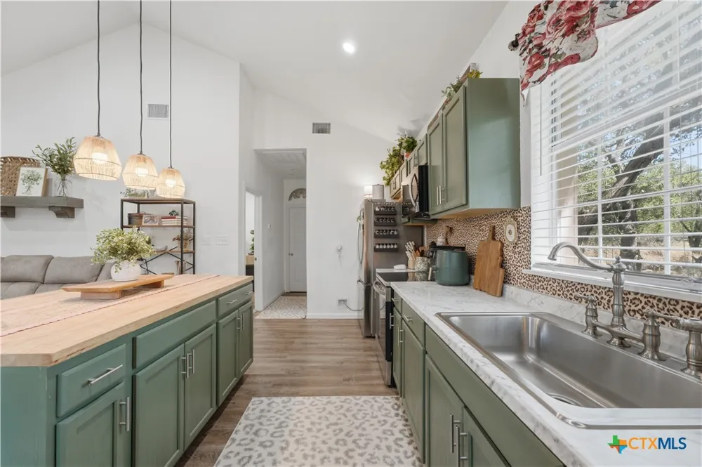 8221 Mountain Drive Salado, TX 76571