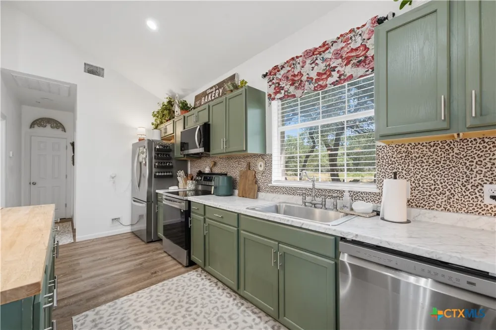 8221 Mountain Drive Salado, TX 76571