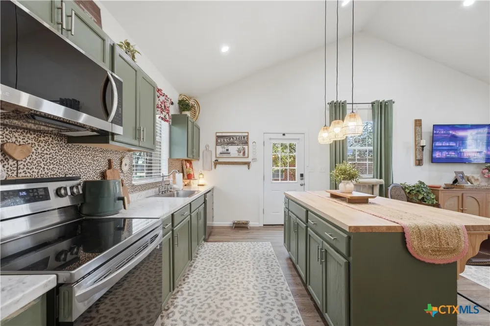 8221 Mountain Drive Salado, TX 76571