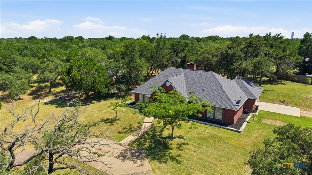 8221 Mountain Drive Salado, TX 76571