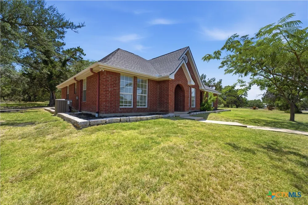 8221 Mountain Drive Salado, TX 76571