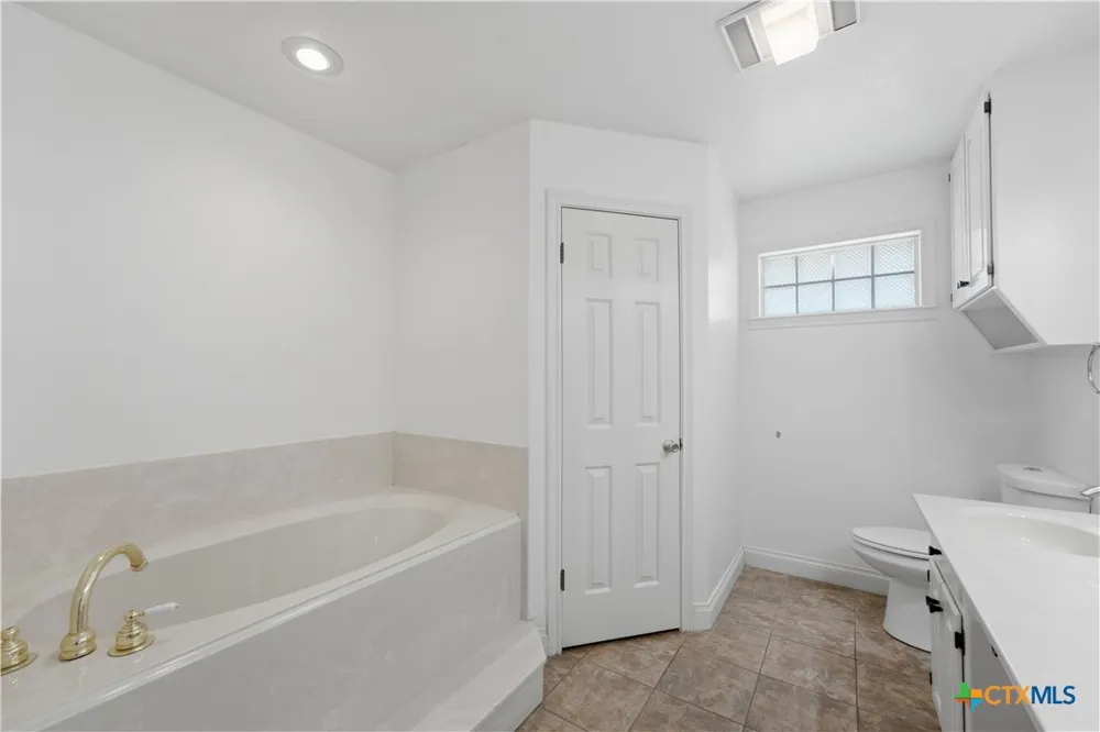8221 Mountain Drive Salado, TX 76571