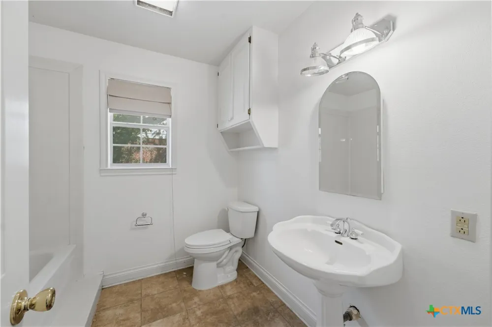 8221 Mountain Drive Salado, TX 76571
