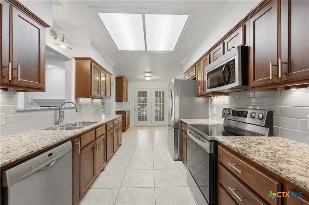 8221 Mountain Drive Salado, TX 76571