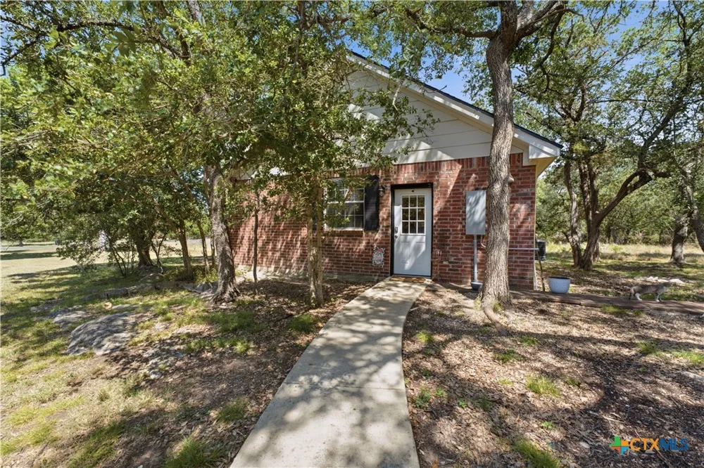 8221 Mountain Drive Salado, TX 76571