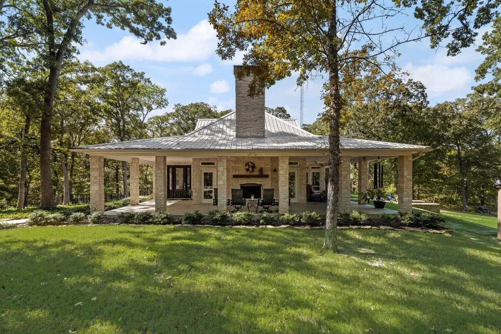 1473 County Road 2980 Windom, TX 75492